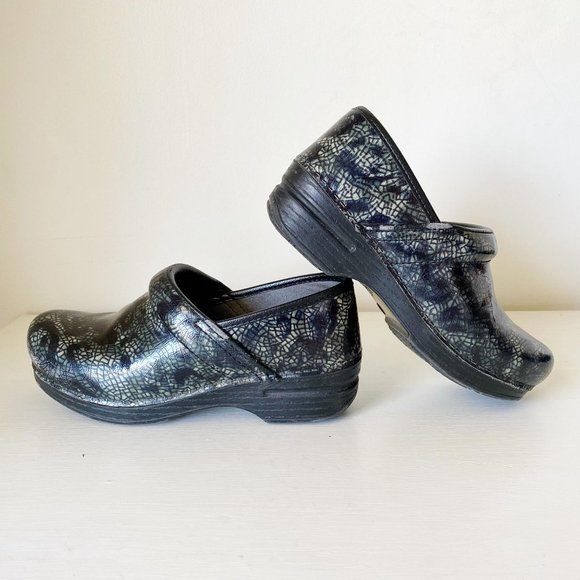 Dansko XP Pro Snakeskin Clogs, Sz 37 - Picture 8 of 10
